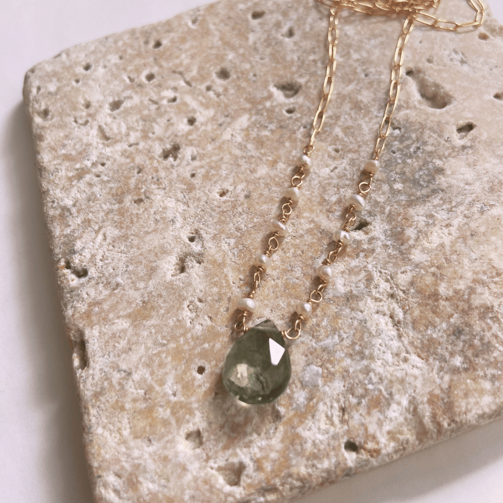 PearlBeadedGreenAmethystTeardropNecklace_1.png