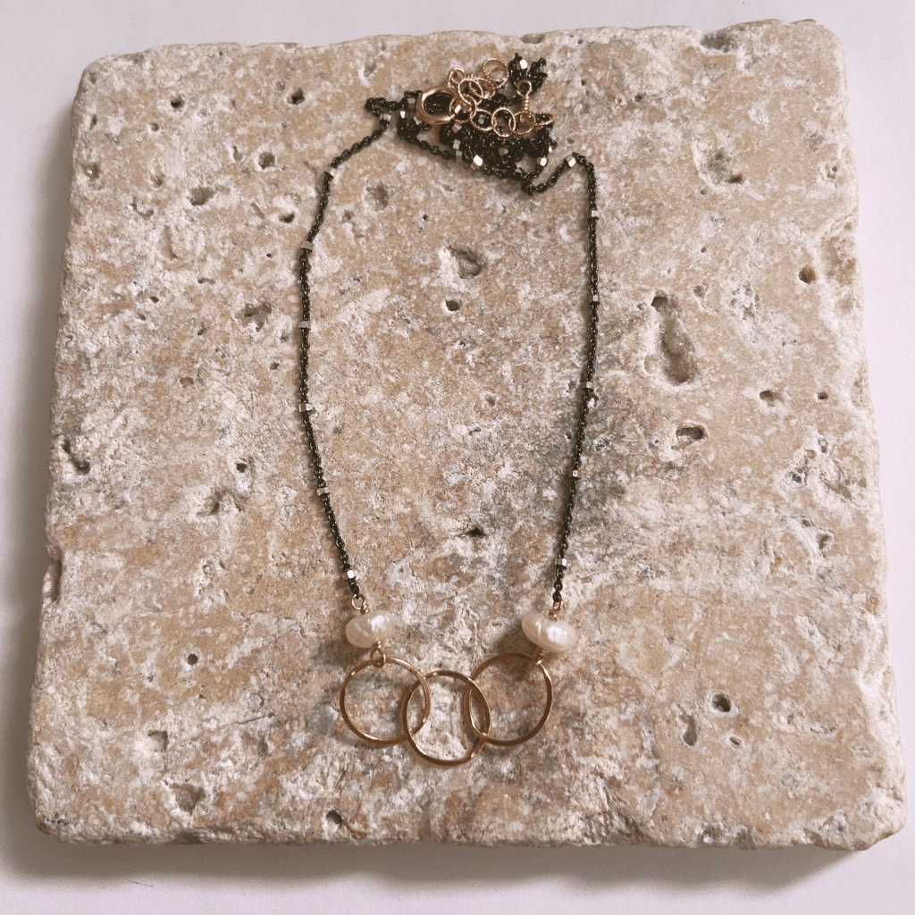 PearlCircleTrioNecklace.png